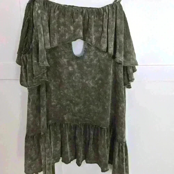 Chaser Green Acid Wash Top - Picture 4 of 4
